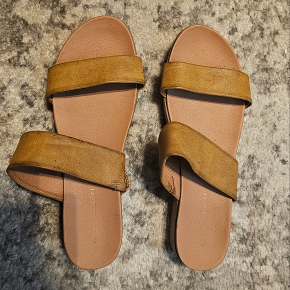 Madden Girl "Alie" Cognac Tan Light Brown Wood Platform Strappy Slides Sandals - Picture 3 of 14